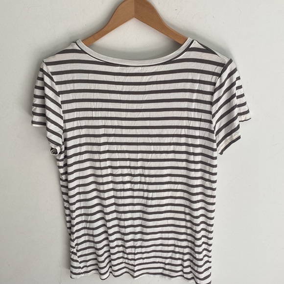 Green Envelope Women’s Short Sleeved, Striped Gray & White Top, Size L - Picture 6 of 7